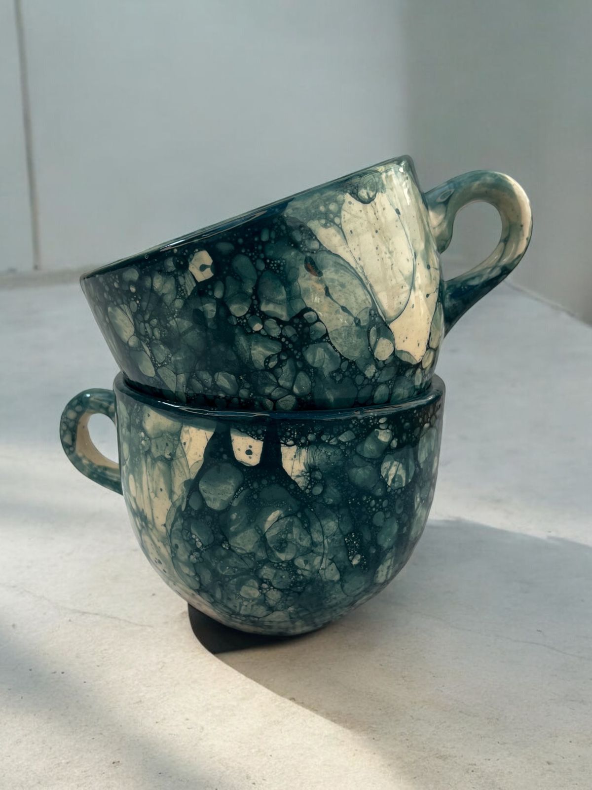 Caneca Jumbo Bubble em Cerâmica Artesanal Verde Petróleo